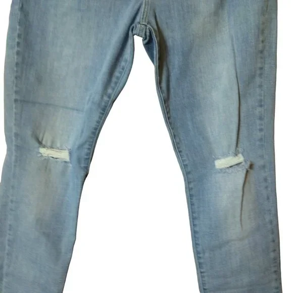 Levi’s Women's Size 33 Slimming Skinny Distressed Light Blue Mid-Rise Jeans - Picture 3 of 6